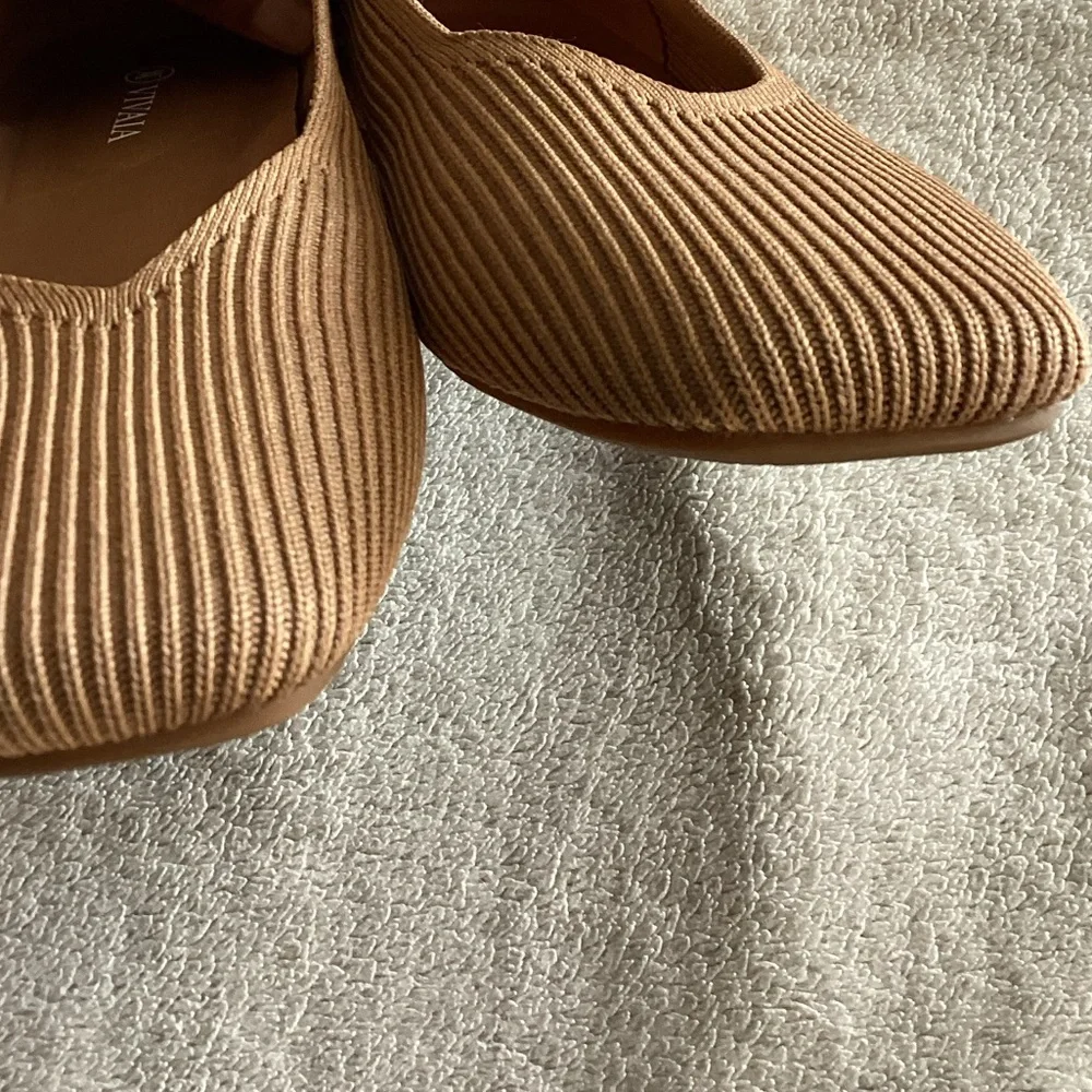 VIVAIA Women's Knit Flats in Camel